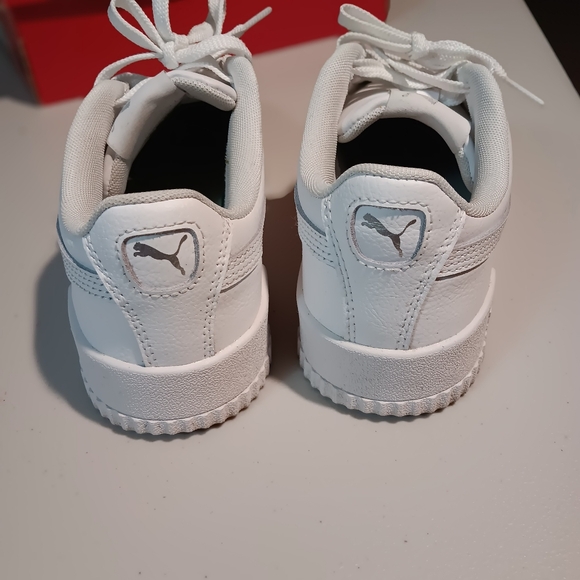 Sneaker - Picture 2 of 3